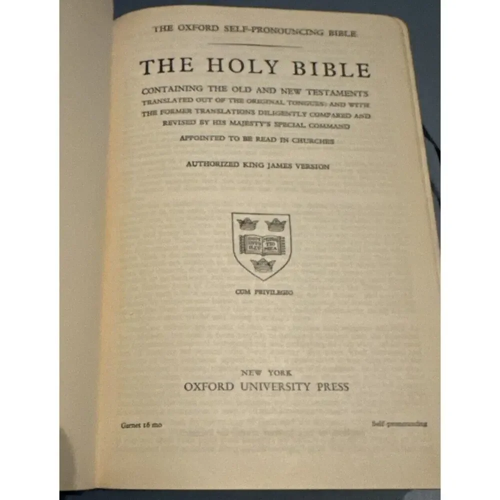 HOLY BIBLE ILLUSTRATED Oxford Self-Pronouncing Edition VTG King‎ James READ